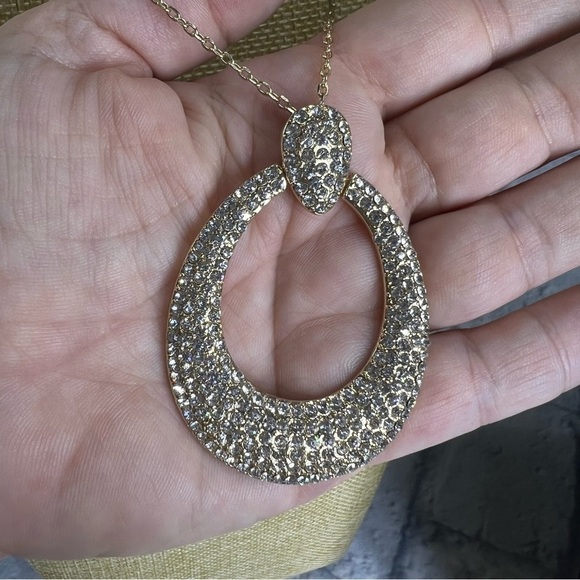 Jewelry - Long gold tone and rhinestone necklace